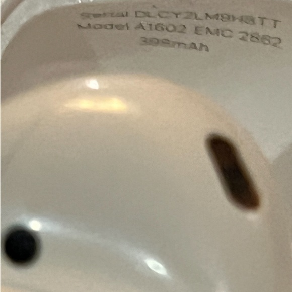 Apple AirPods 1st generation EUC work I just got a new pair so selling these - Picture 4 of 4